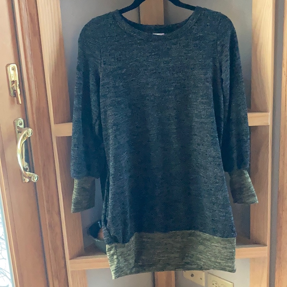 Sweater dress w/ pockets!